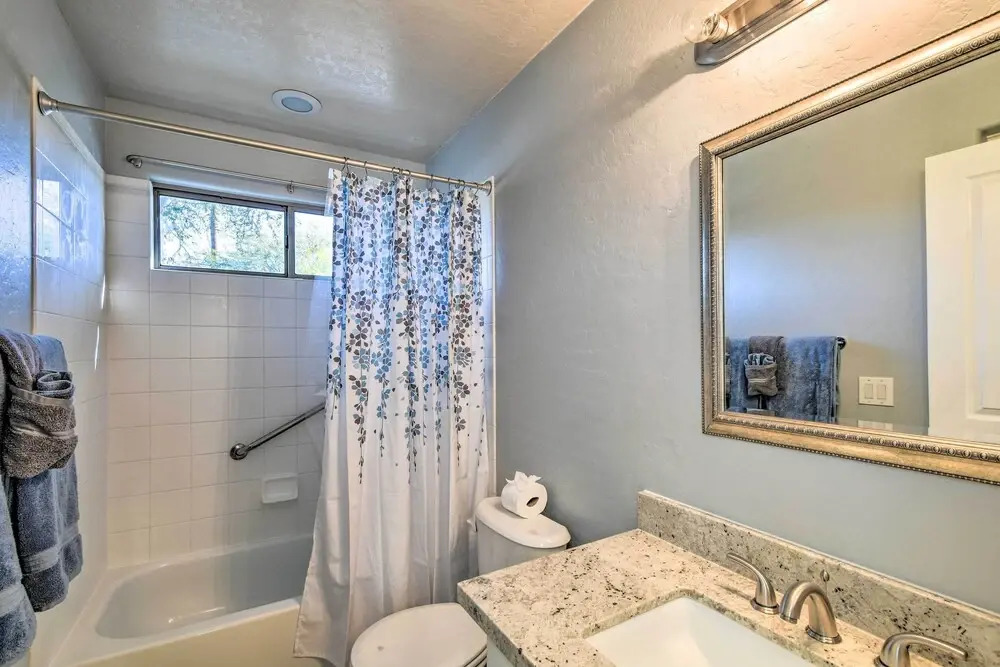 6 Mi to Downtown: Condo w/ Patio in Tempe!