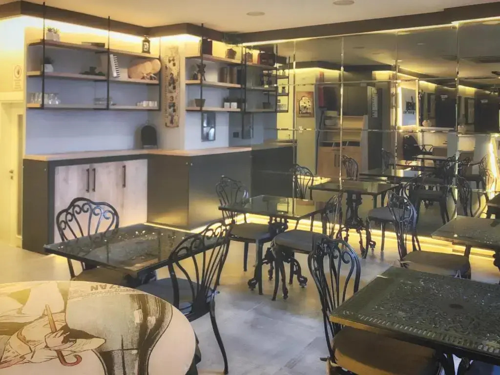 Lopera Deluxe Hotel