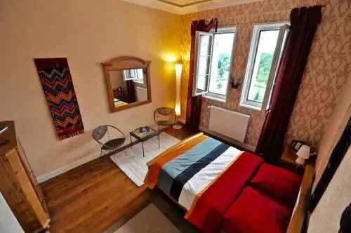 Chateau de Bellevue B&B et Appartements avec Piscine saisonal chauffée et Chambres partout climatisées