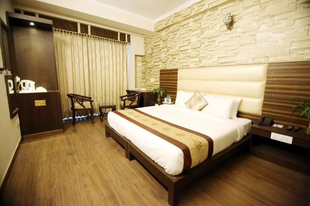 Rousha Inn