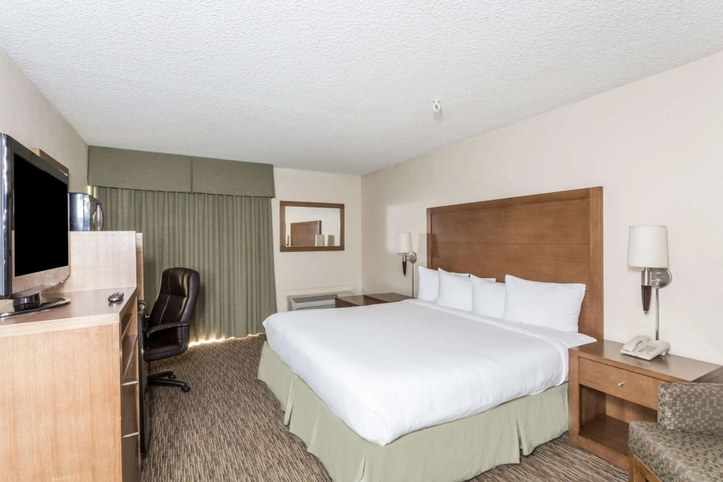 The Grand Inn Peoria