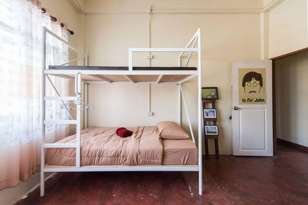 Oldie and Sleepy Hostel