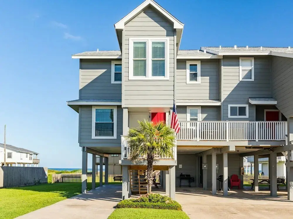 17601 San Luis Pass Road Home - 3 Br townhouse by RedAwning