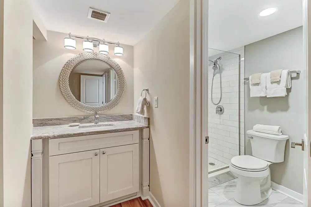 Recently Renovated Secluded Beachwood Condo Free Wifi by Redawning