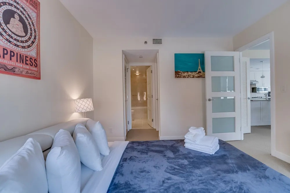 Furnished 2 Bedroom Apartment near National Museum 2 Apts by RedAwning
