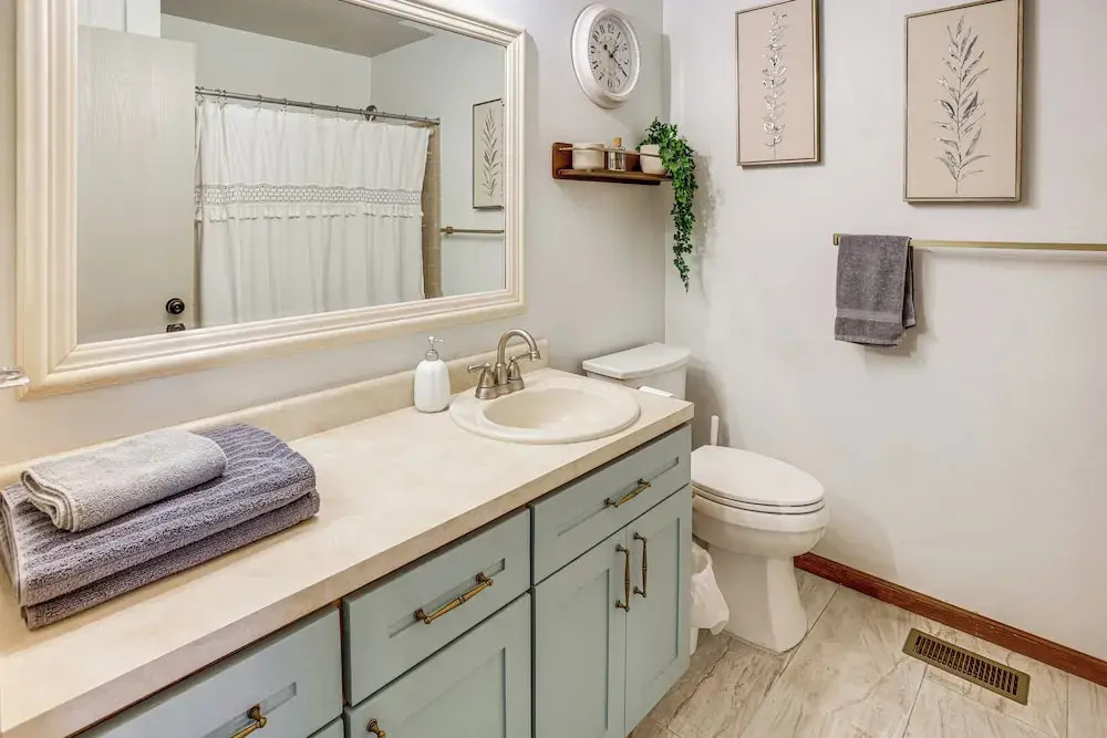 Spacious Rock Springs Stay Near Shops & Dining!
