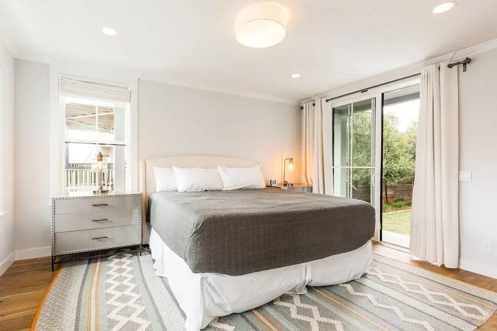 3440 Saint Deyns St House by RedAwning
