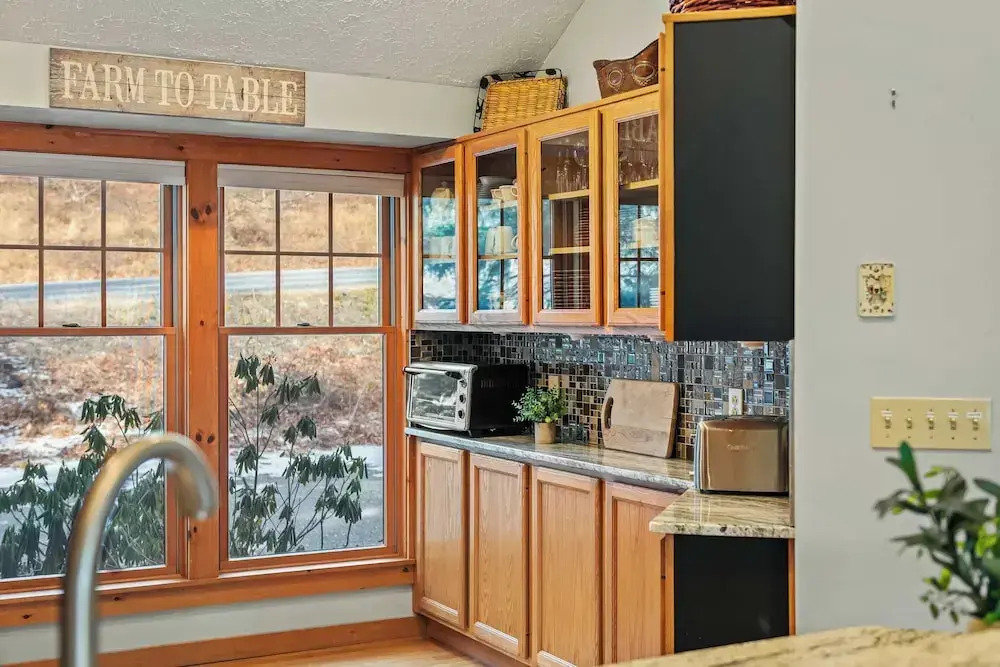 Mountain Escape With Game Room, Balcony & Stunning Views in the Poconos Christina