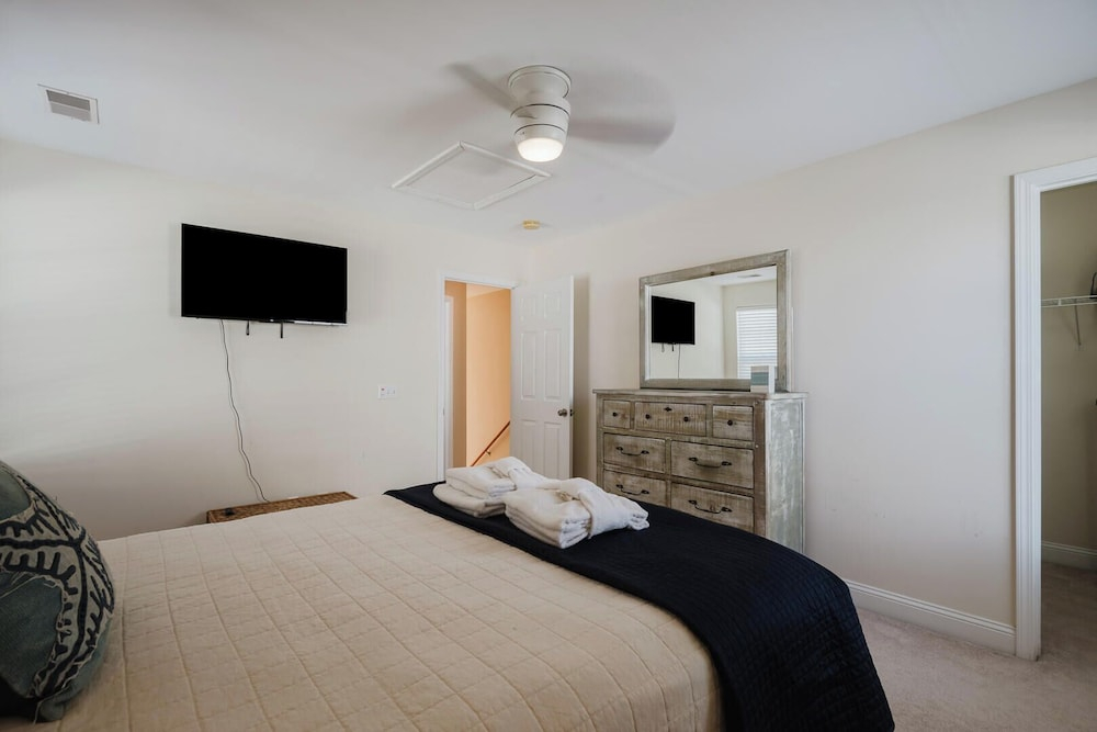 Dogs Welcome! Adorable 3-bedroom Coastal Home in Historic Old Town Bluffton