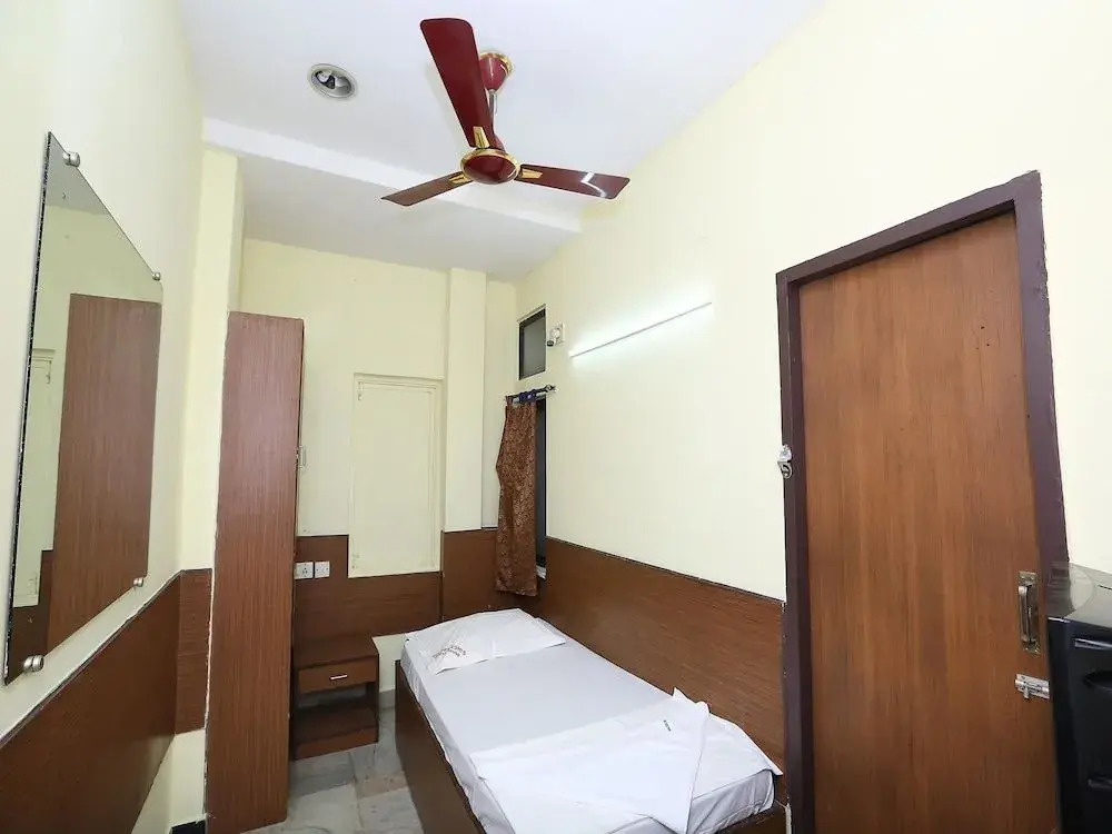 SPOT ON 6856 Eshi Guest House