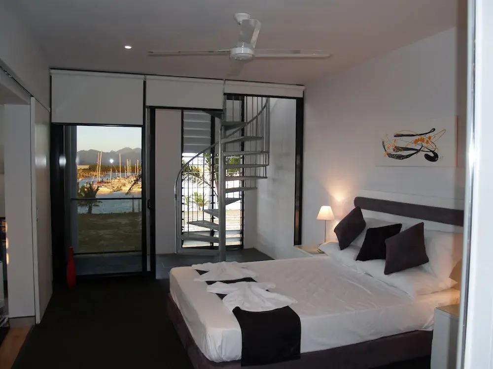Hinchinbrook Harbour Holiday Apartments