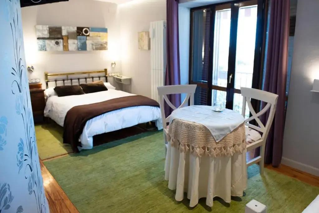 Hostal Rural Txapi Txuri Logis Hotels
