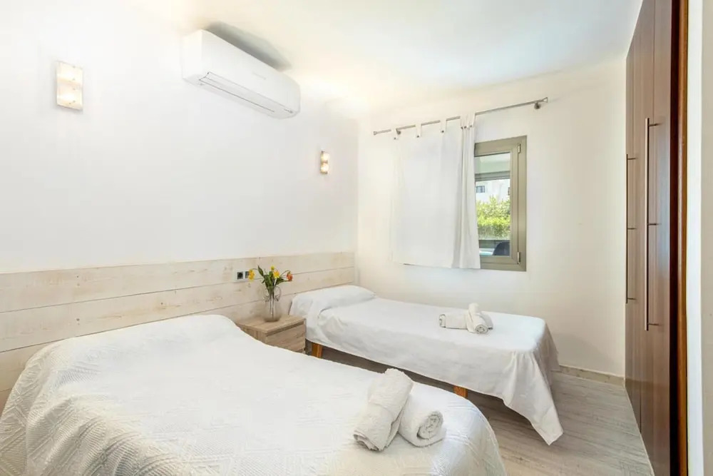Apartment - 2 Bedrooms with Pool and WiFi - 107876