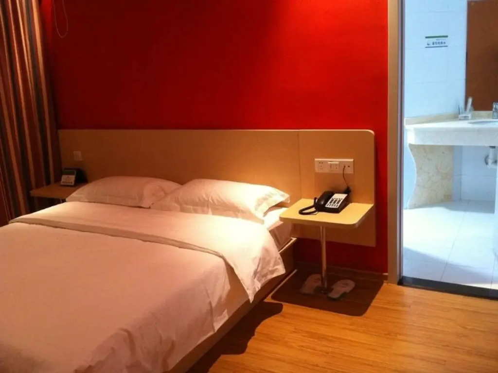 Huainan Xingting Fengshang Hotel Longhu Garden