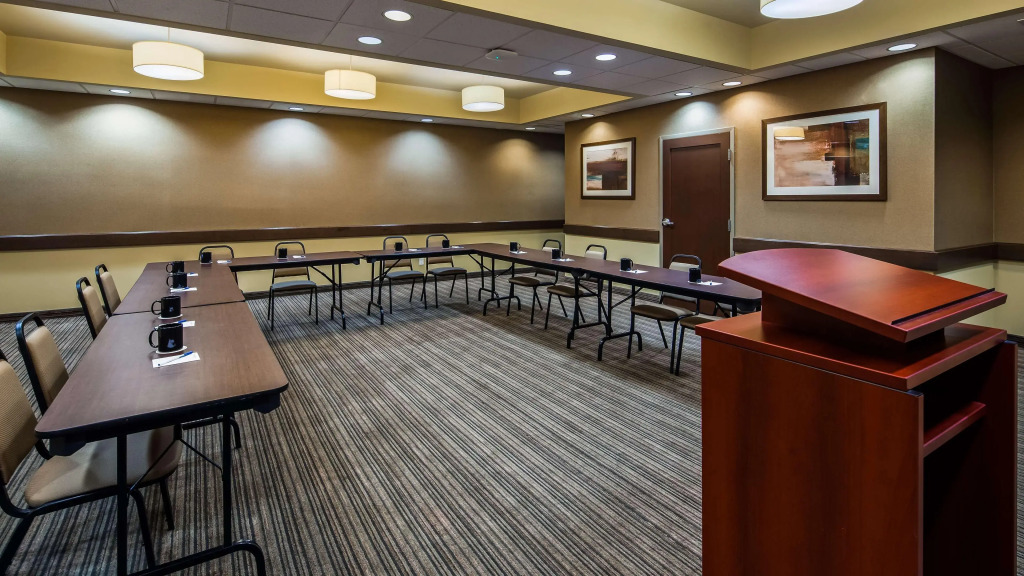 Best Western Plus Winnipeg West