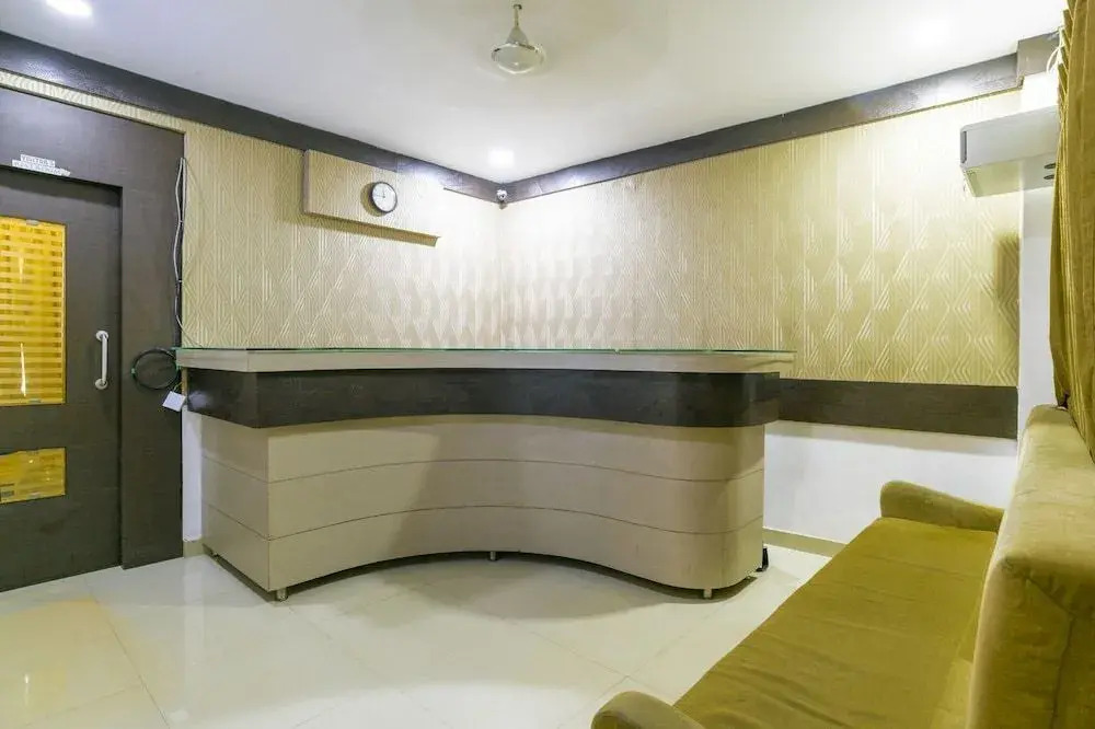 Crescent Inn Navallur