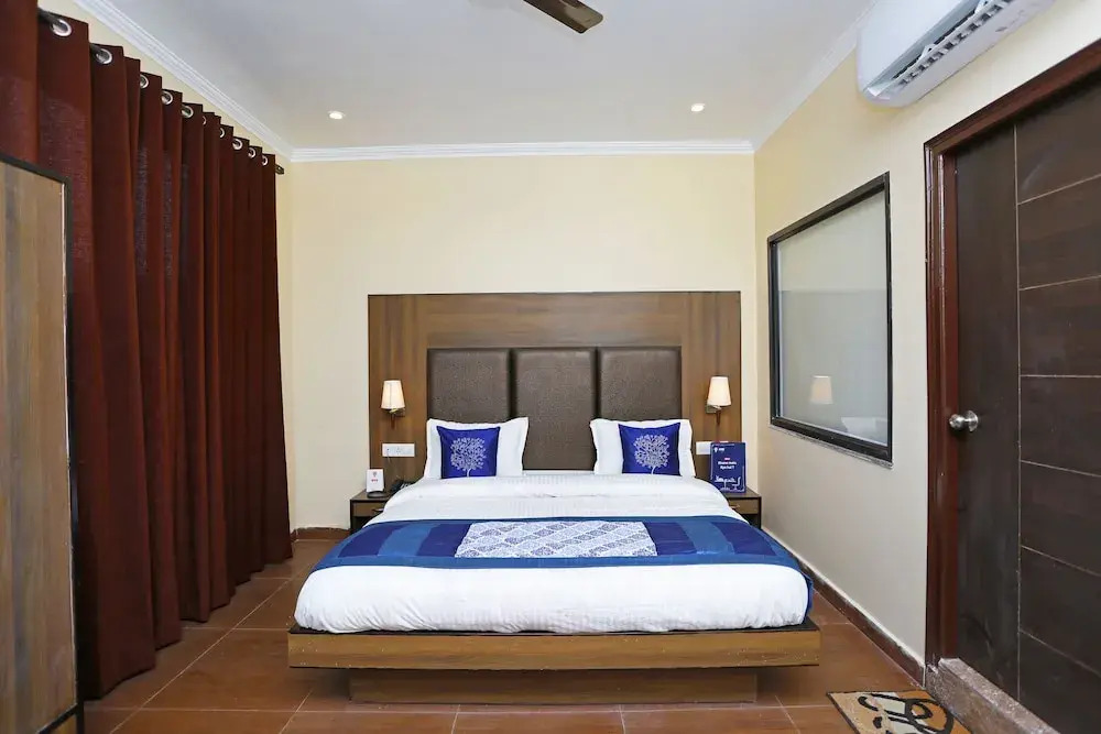 OYO 8905 Hotel Tapastali