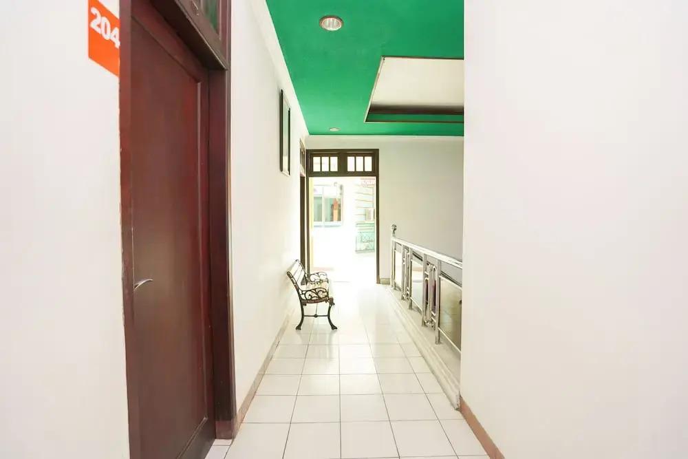 RedDoorz near UPN Veteran