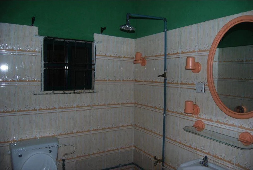 Adesua Hotel-Hostel
