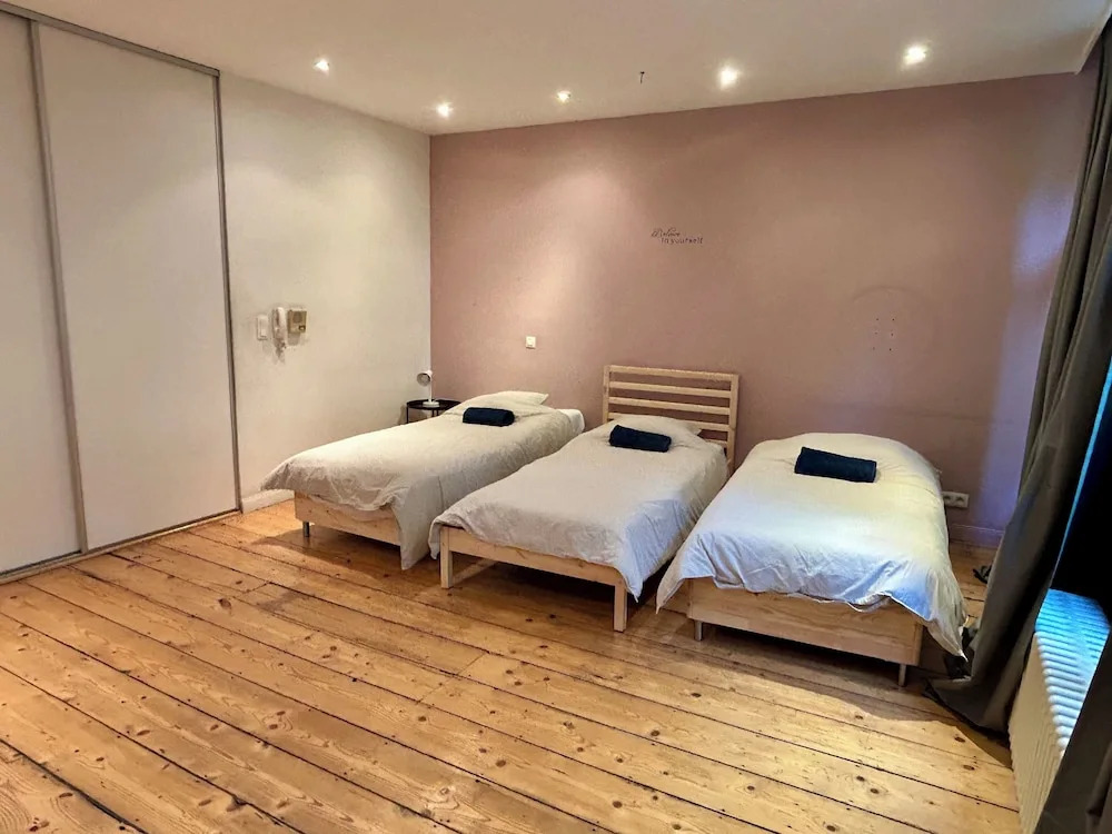 Villa Anvers 4 BDR Parking