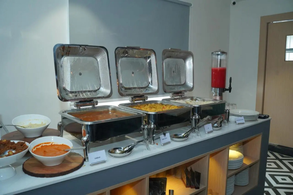 Hotel Kyzen HiTech City- Your Zenly Stay