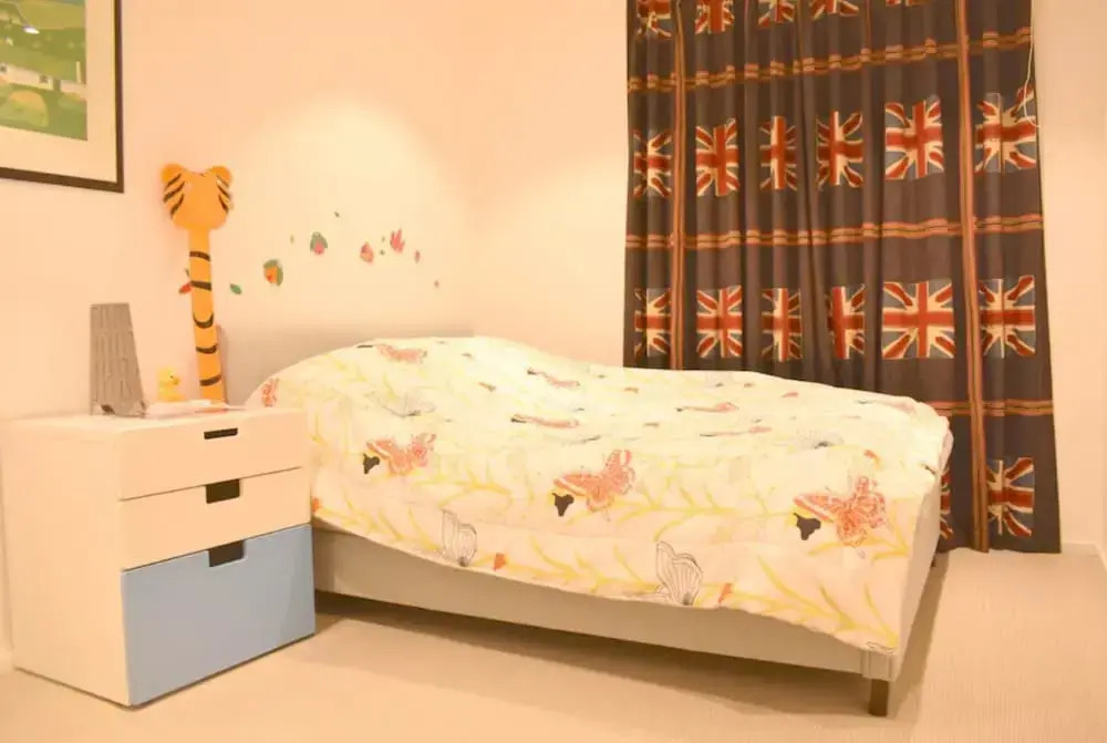 Modern 3 Bedroom Top Floor Apartment