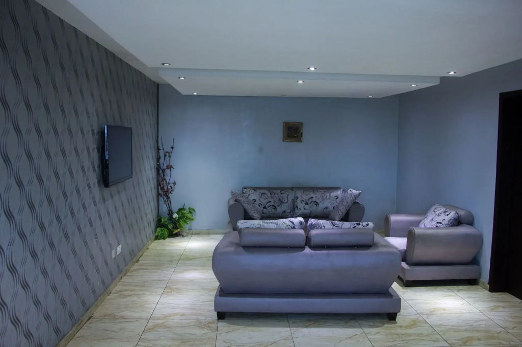 Bluenest Hotel