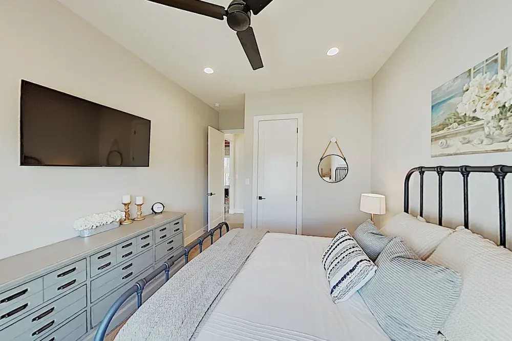 Dreamy Lake Travis W/ Swim Park & Marina 3 Bedroom Home