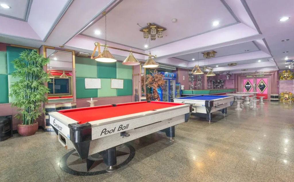 Grand Leo Hotel
