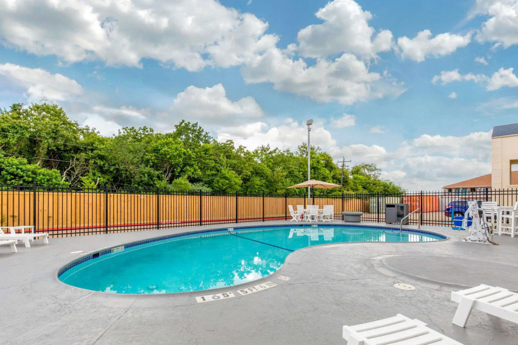 Quality Inn Clute Freeport