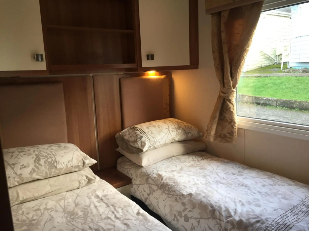 'Hartland Caravan' with Sea Views