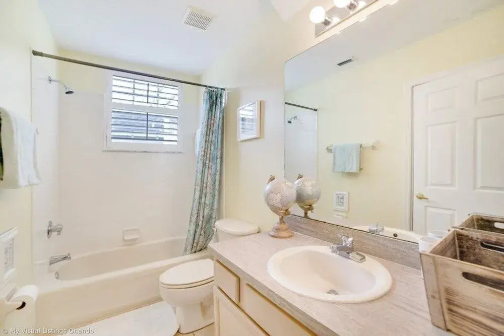 Happy Days At Calabay Parc 5 Bedroom Home by Redawning