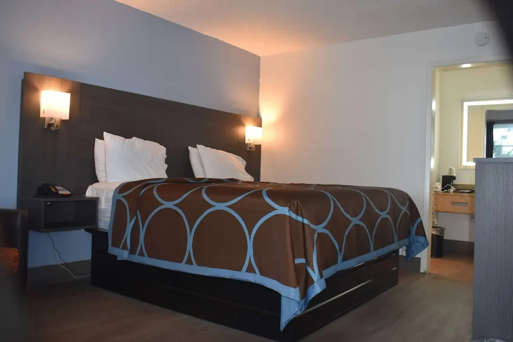 Super 8 by Wyndham Riverside AL