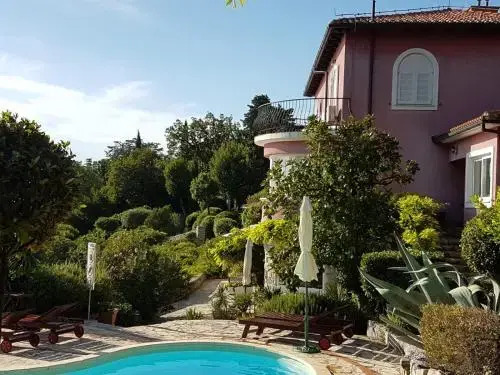 Villa Dora - Boutique Apartments