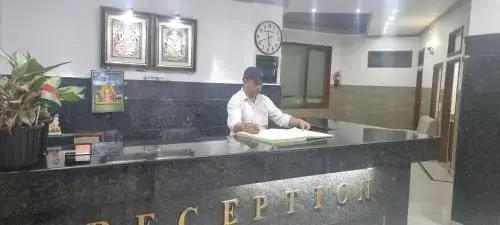 Hotel Shri Hari by OYO Rooms