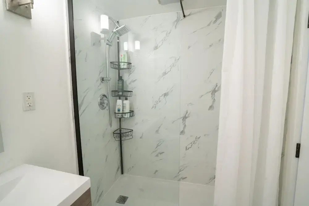 SUPERB 1 Bed Apt. Steps Away From Metro