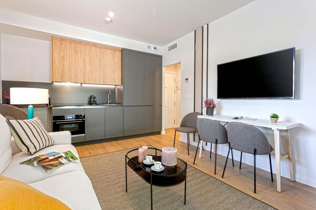 Modern 1BD apartment with terrace, pool and parking. Arruzafa I