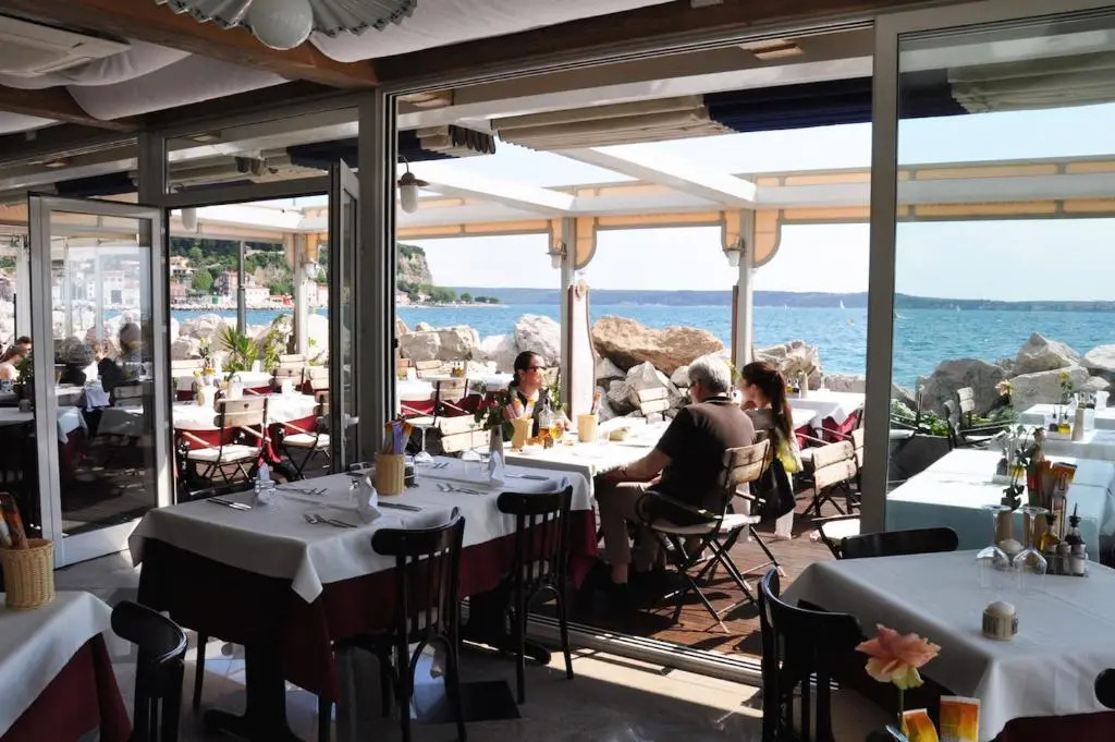 Apartments & Rooms Riva
