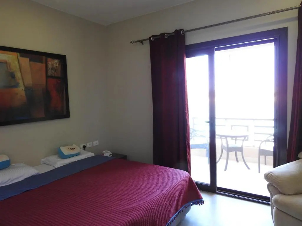Unique 4-rooms villa w/private pool, beach & dock.