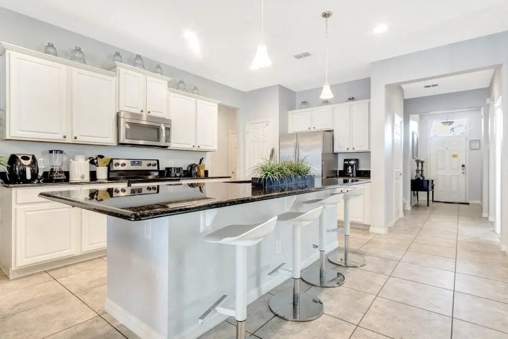 Upstair Loft Premium Home With Pool, Spa & Games! 5 Bedroom Condo