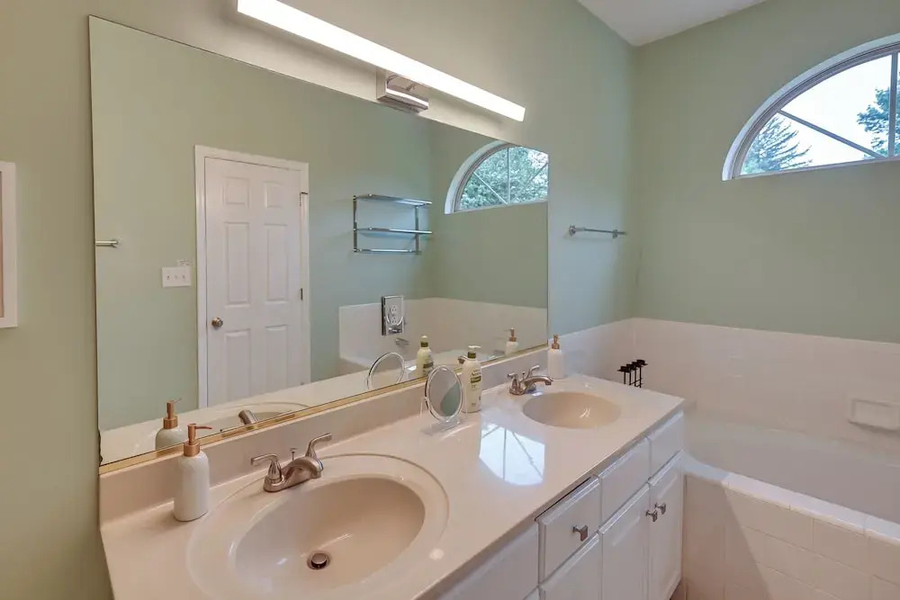 ~ 2 Mi From UK: Gorgeous Lexington Retreat!