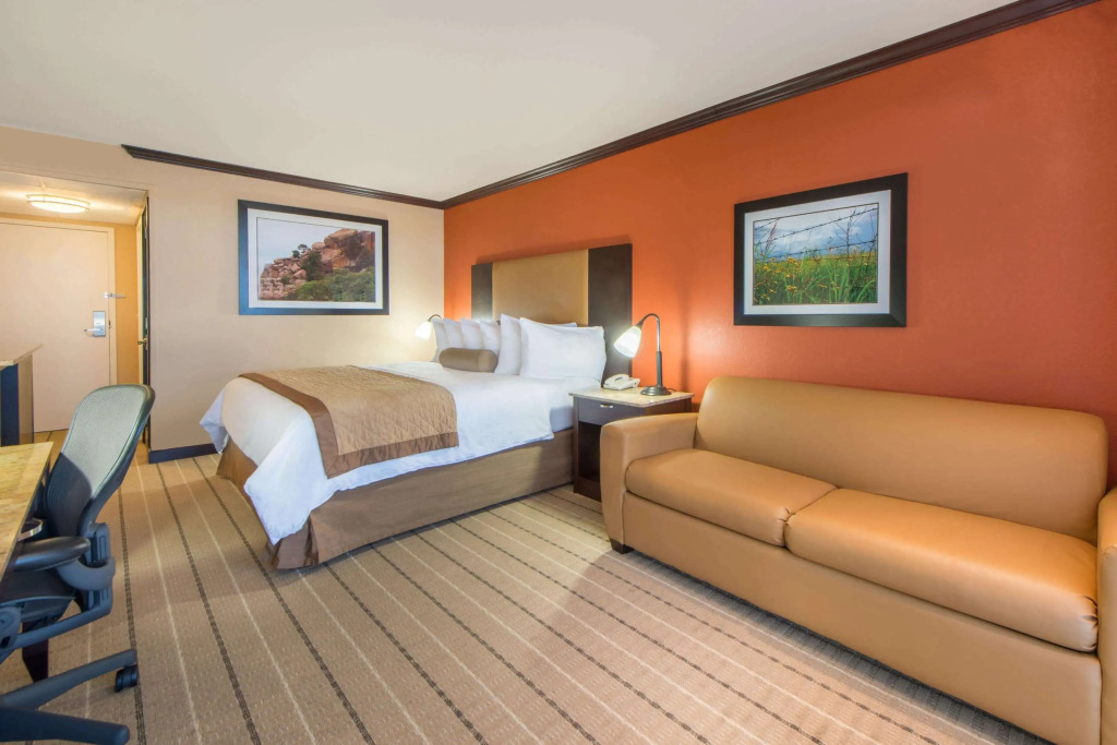 Wyndham Garden OKC Airport - Event Center, Indoor pool, Arcade Near Paycom, Fairgrounds