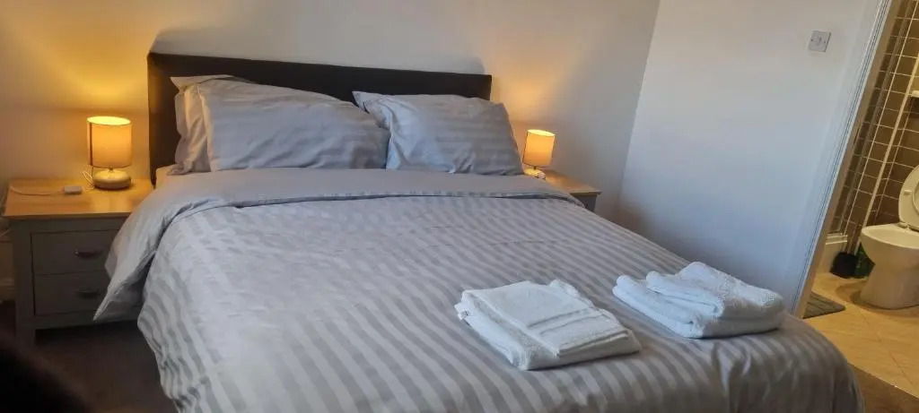 Lovely 2-bedroom flat with free parking