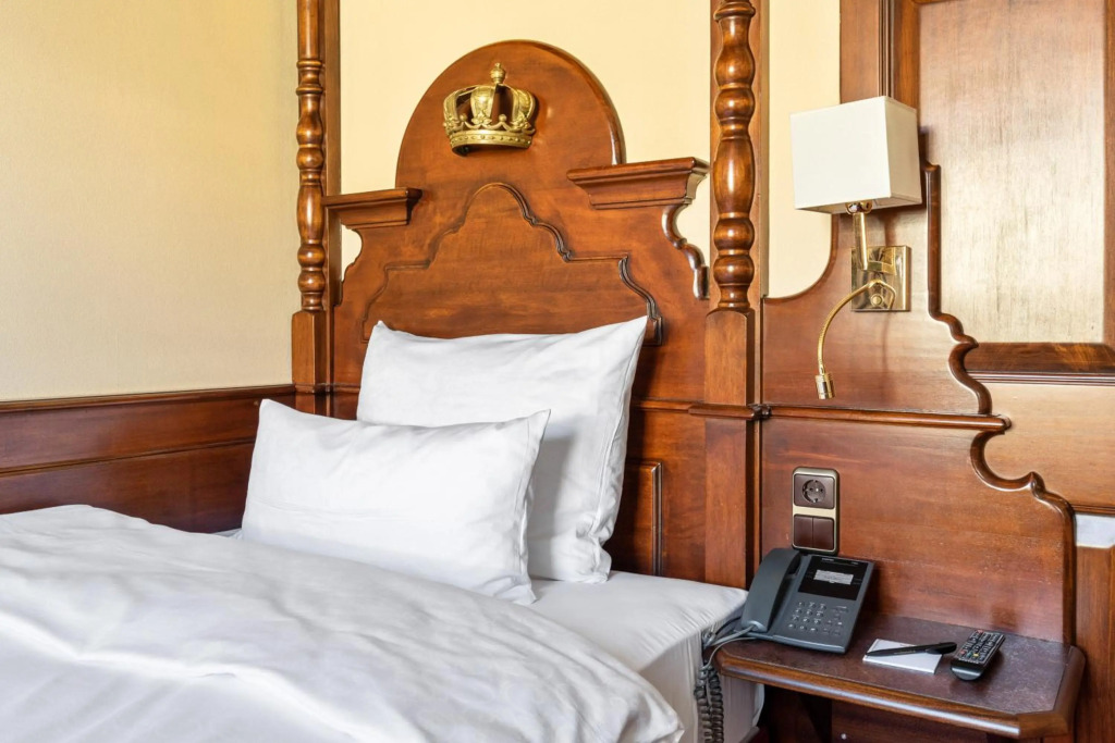 KINGs Hotel First
