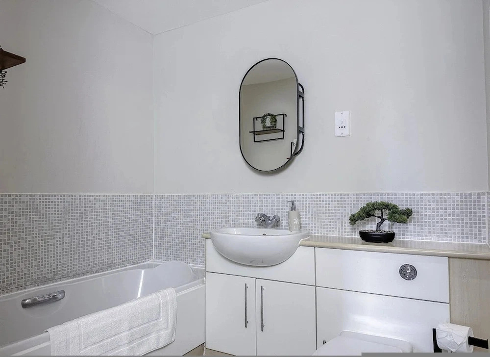 Contractor Stay Hatfield Free Parking Sleeps 4
