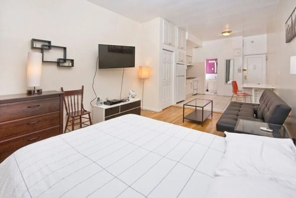 Charming Upper East Side Studio w/ Private Garden