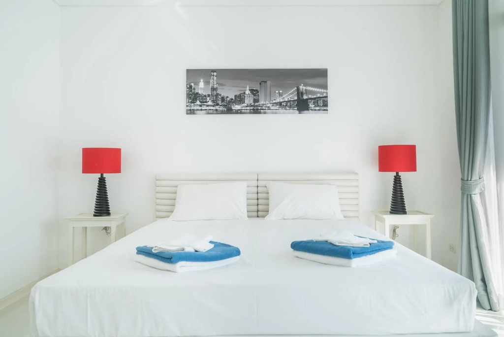 High floor 3 bdr apartment with pool and gym