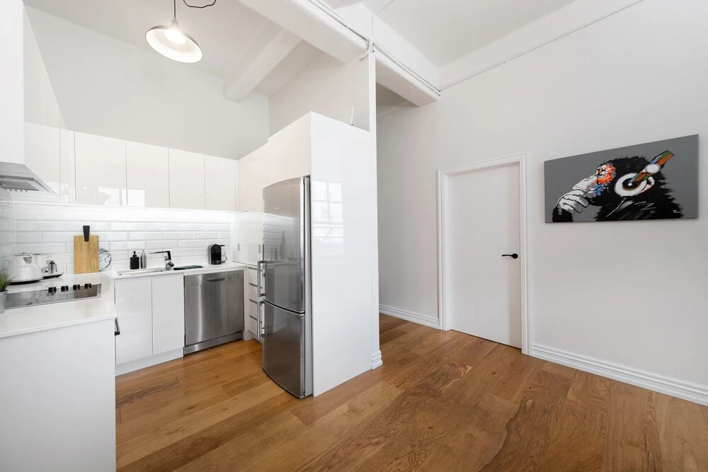 Beautiful Modern Central City Apartment