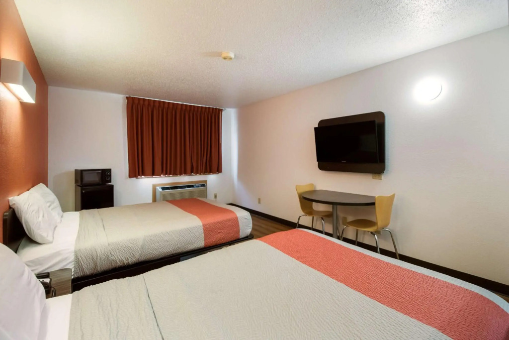 Motel 6 Davenport, IA