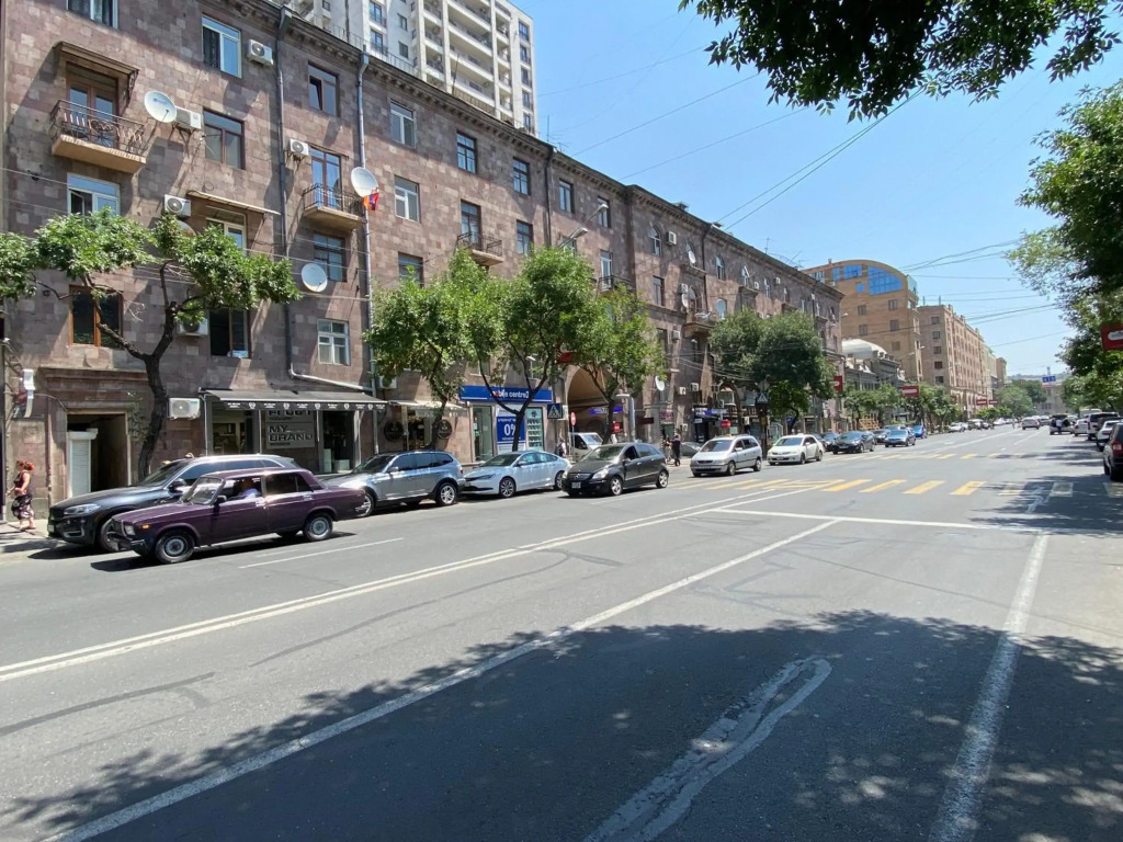 Amiryan street 1 bedroom Deluxe apartment With Balcony AM104